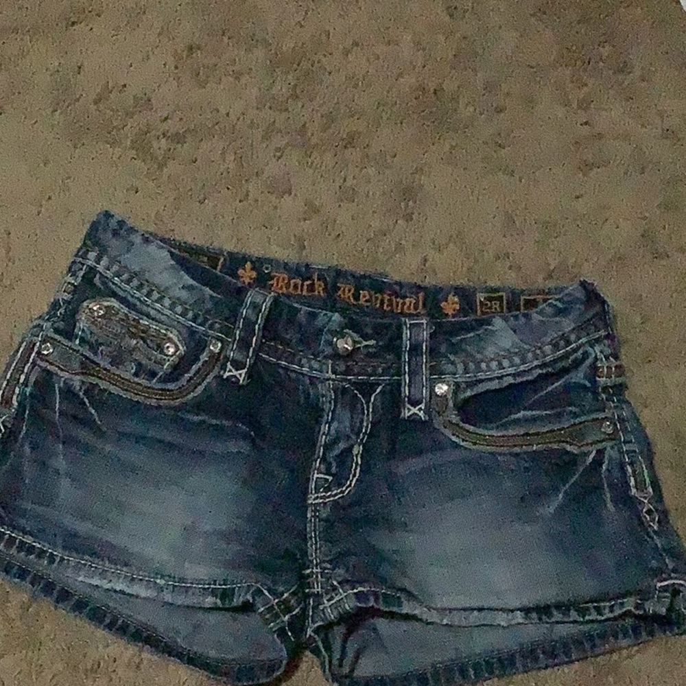Rock survival low- waisted jean shorts